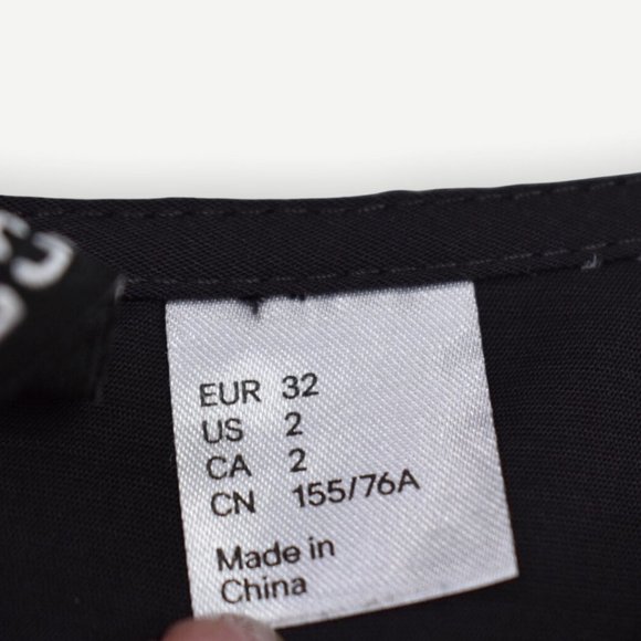 Divided by H&M Top 2 Womens Swan Printed Cropped Crew Neck Button Back - Picture 3 of 7